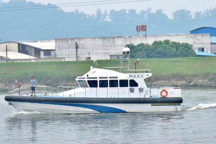 江河湖泊巡邏船只采用船載動中通實時視頻傳輸